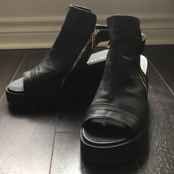 Strategia Platform Shoes - Picture 2 of 4